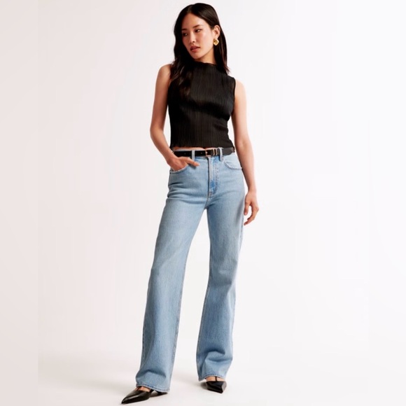 Abercrombie & Fitch Denim - Abercrombie High Rise 90s Relaxed Jeans 33 NWT Light Wash Straight Denim